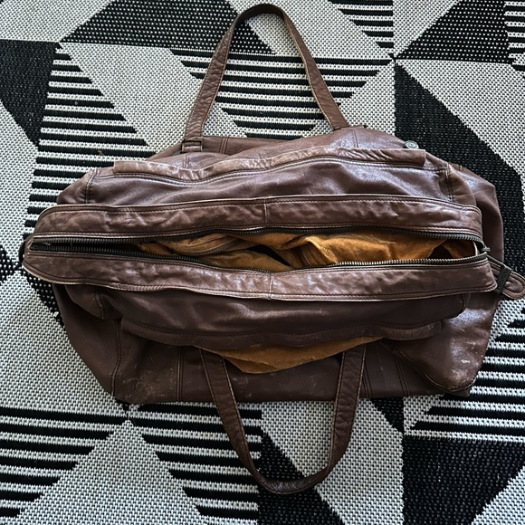 Tuscans leather duffle. - Picture 1 of 5